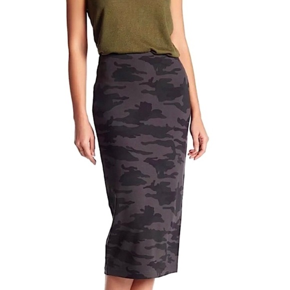 MSRP $79 Sanctuary Camo Print Pencil Midi Skirt Size XS - Picture 1 of 6